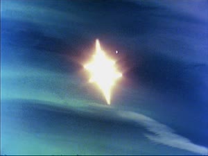Rating: Safe Score: 11 Tags: animated artist_unknown debris effects explosions fighting mecha ufo_robot_grendizer User: drake366